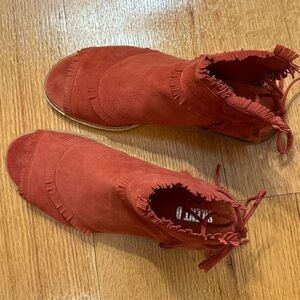 Silent D (Sundance) Fringed Suede Open Toe Ankle Booties, Rust color, Size 9